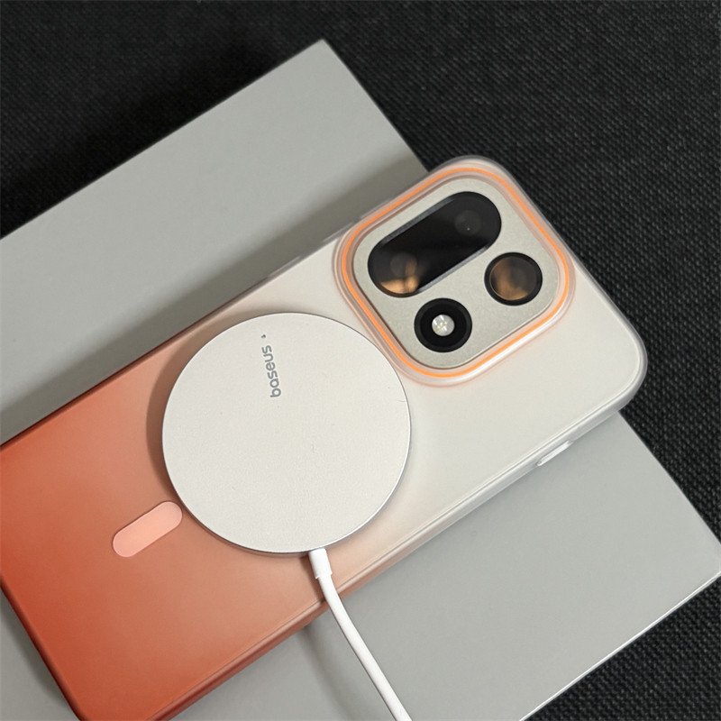 Ultra-thin Gradient Matte Tran - Magsafe Wireless Charger incelemesi ve fiyatı